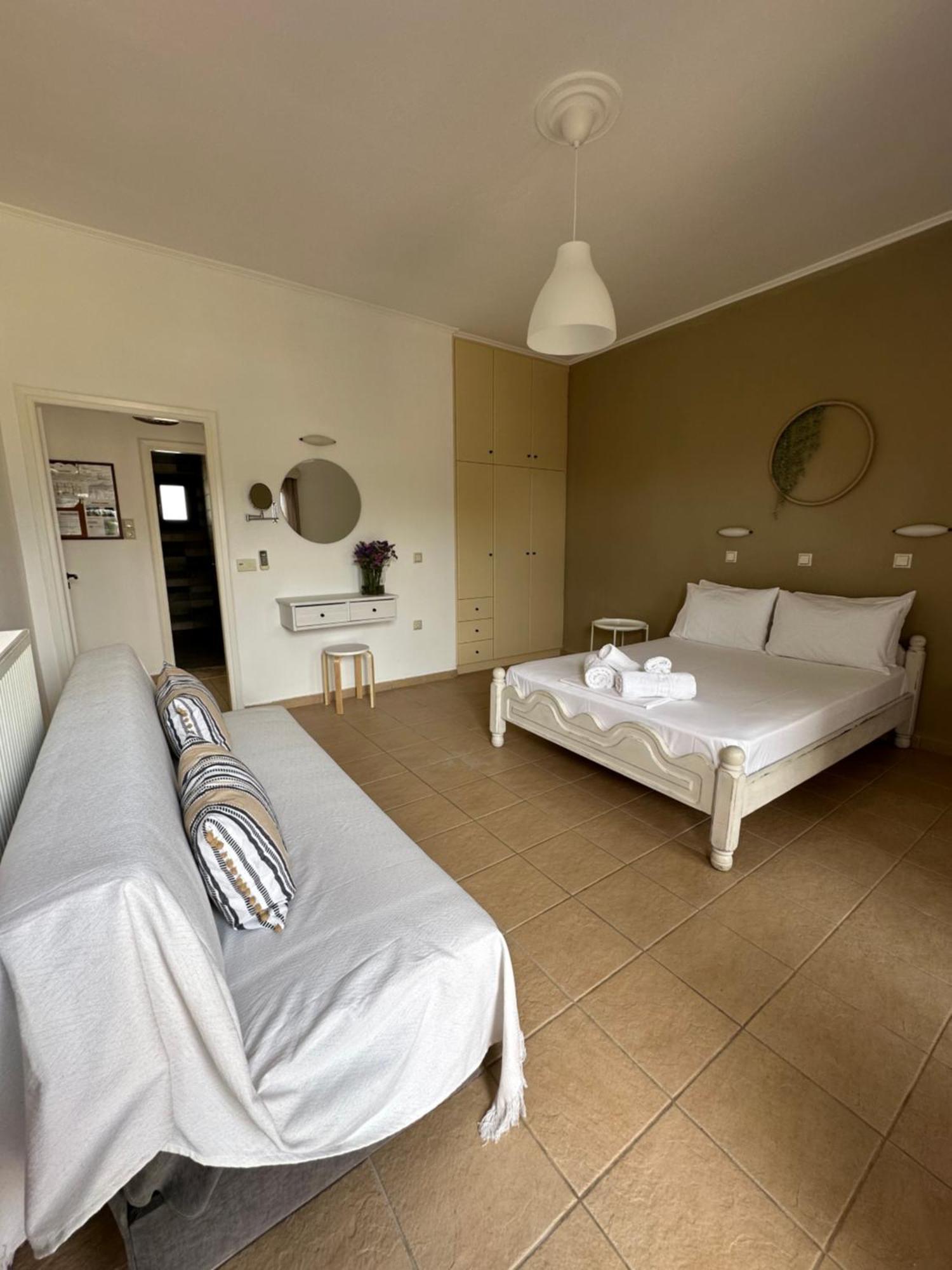 Voulas Apartments Stoúpa Rum bild